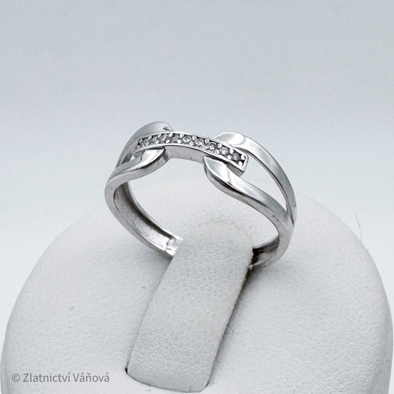 Bílé zlato prsten se zirkony